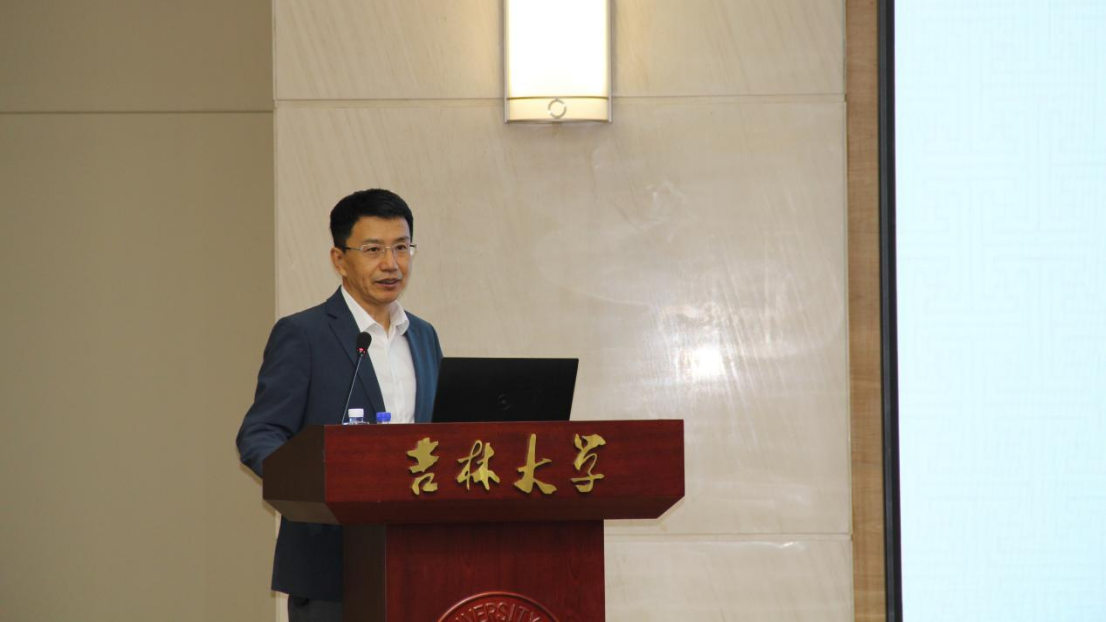 原子与分子物理研究所党委书记张光宇为2026级新生讲授“开学思政第一课”